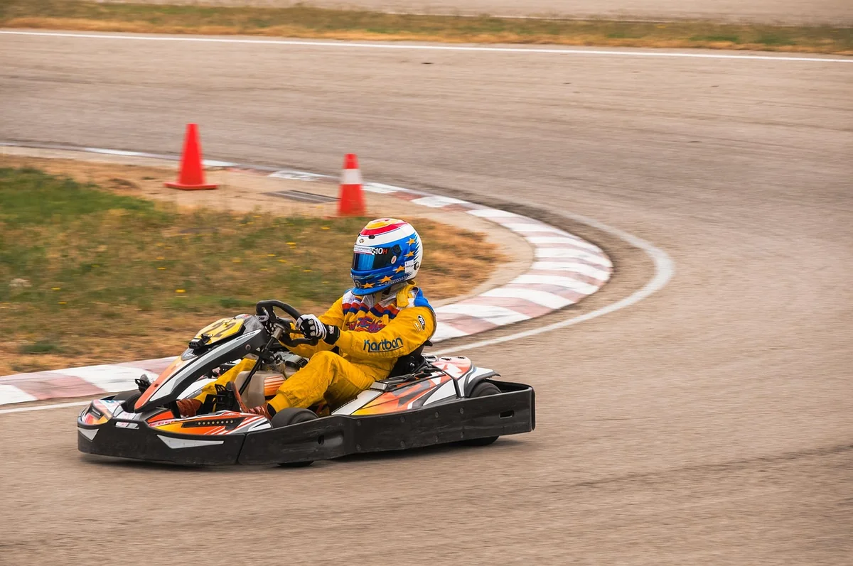 Découvrez pourquoi le karting est un excellent sport pour les enfants en 2026